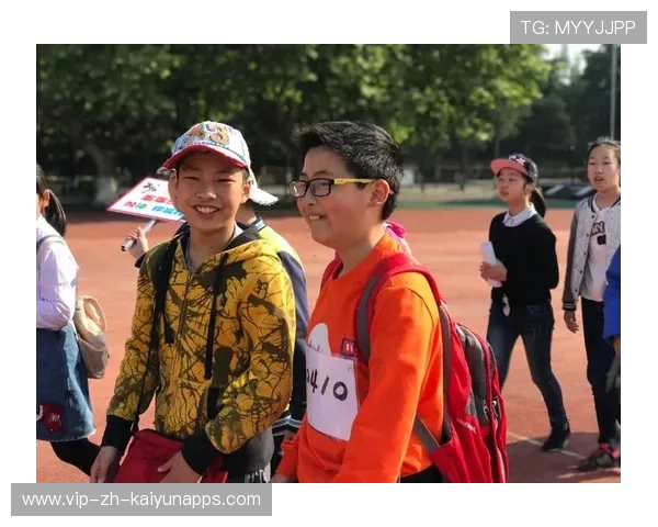 UFC对决前的火药味：对手赛前互飙狠话引爆赛场激情